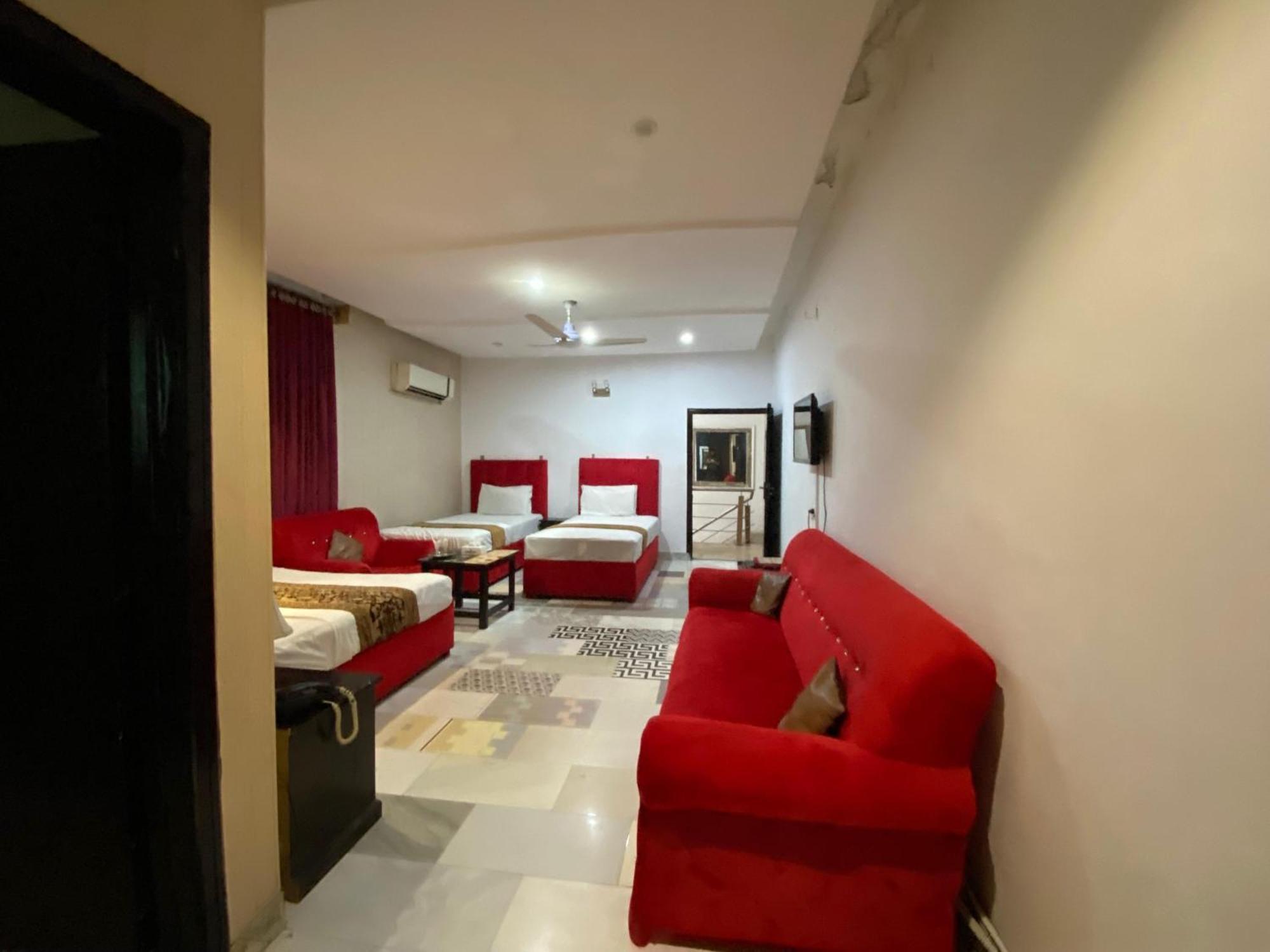Hotel Tulip Inn, Gulberg Lahore Exterior foto