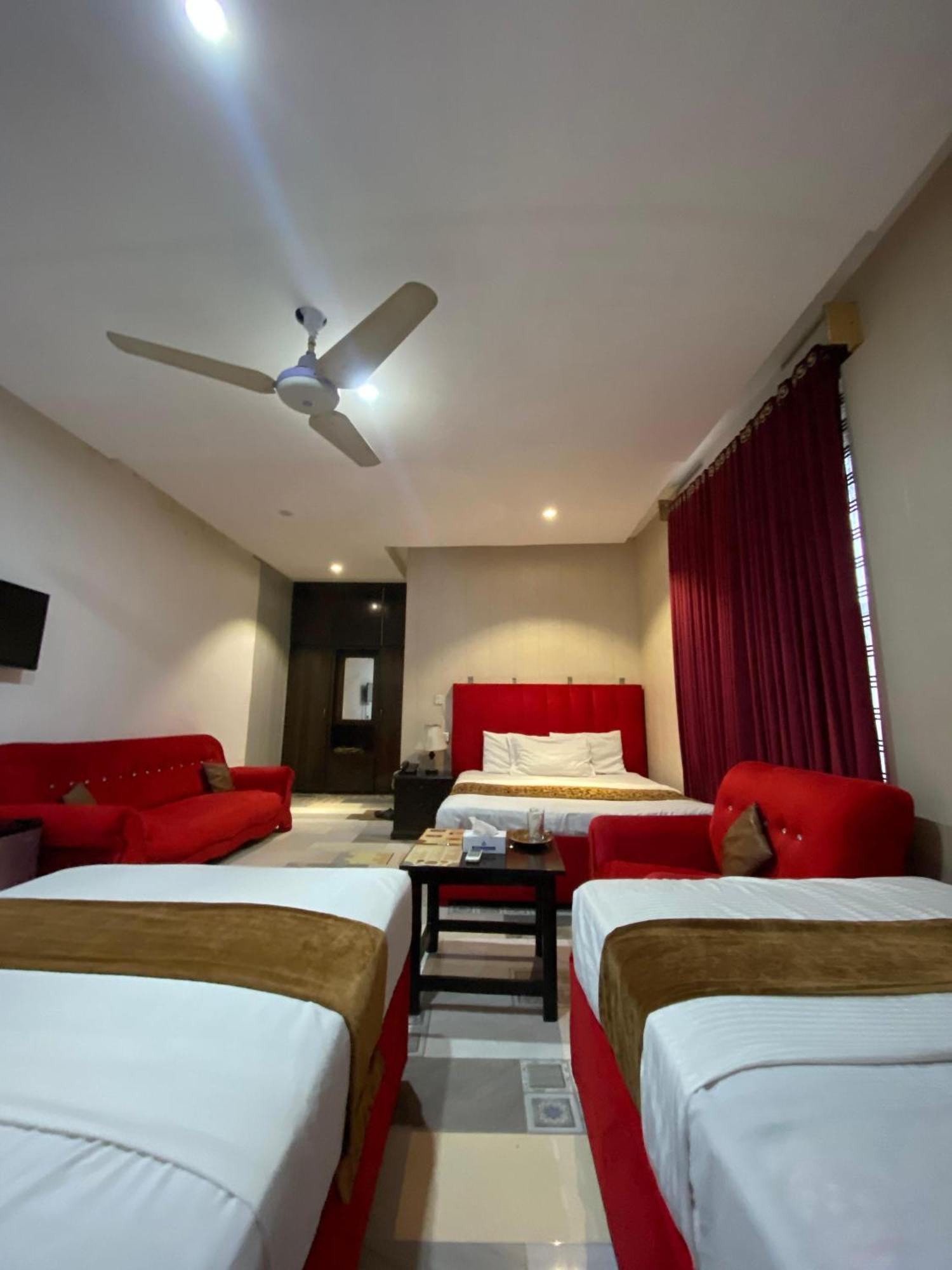 Hotel Tulip Inn, Gulberg Lahore Exterior foto