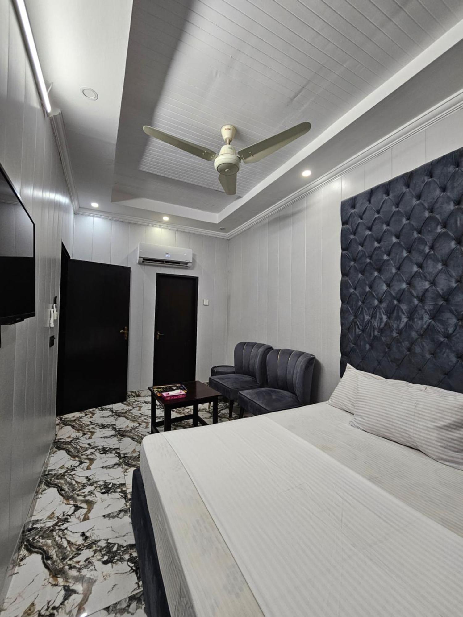 Hotel Tulip Inn, Gulberg Lahore Exterior foto