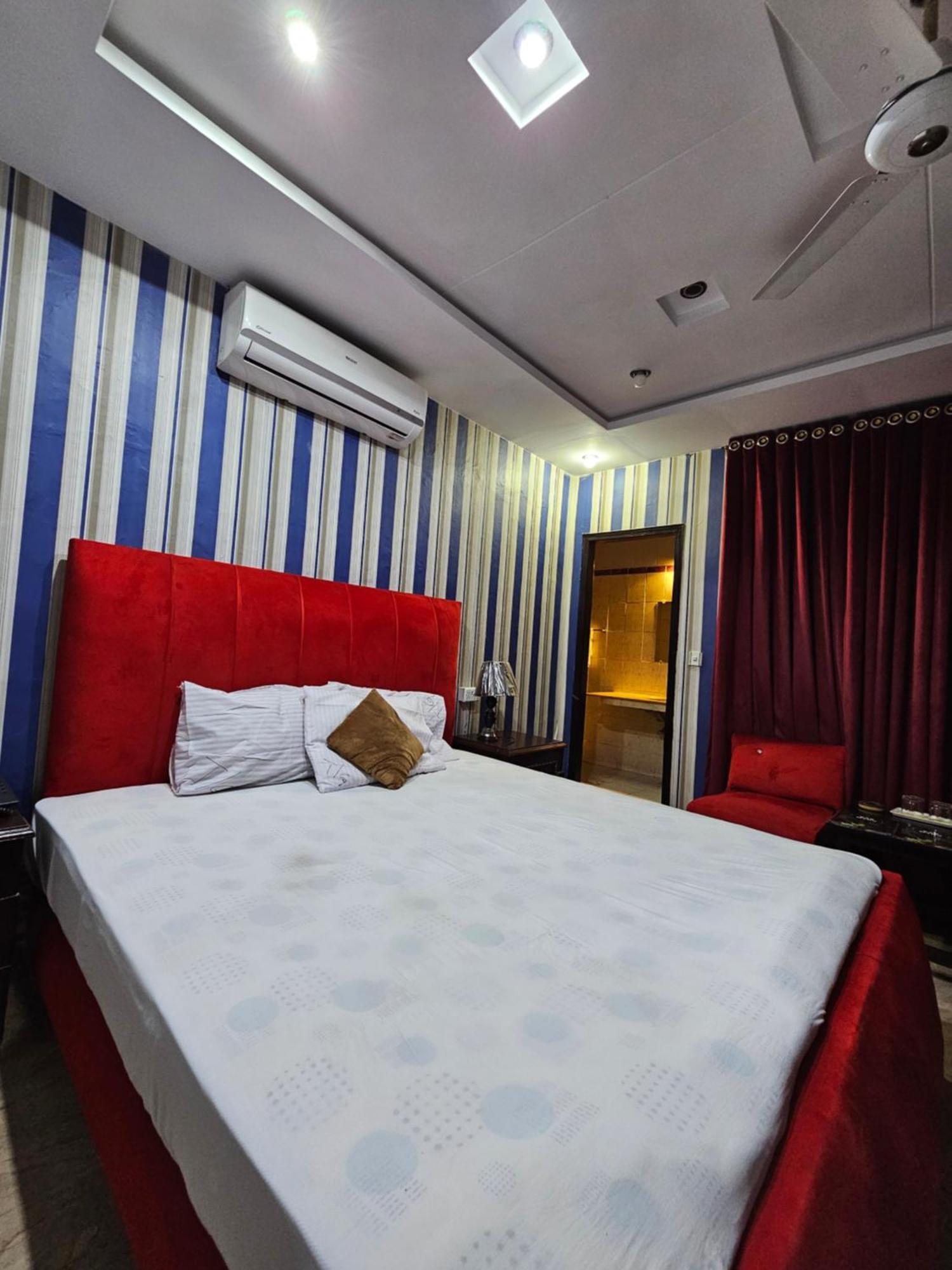 Hotel Tulip Inn, Gulberg Lahore Exterior foto