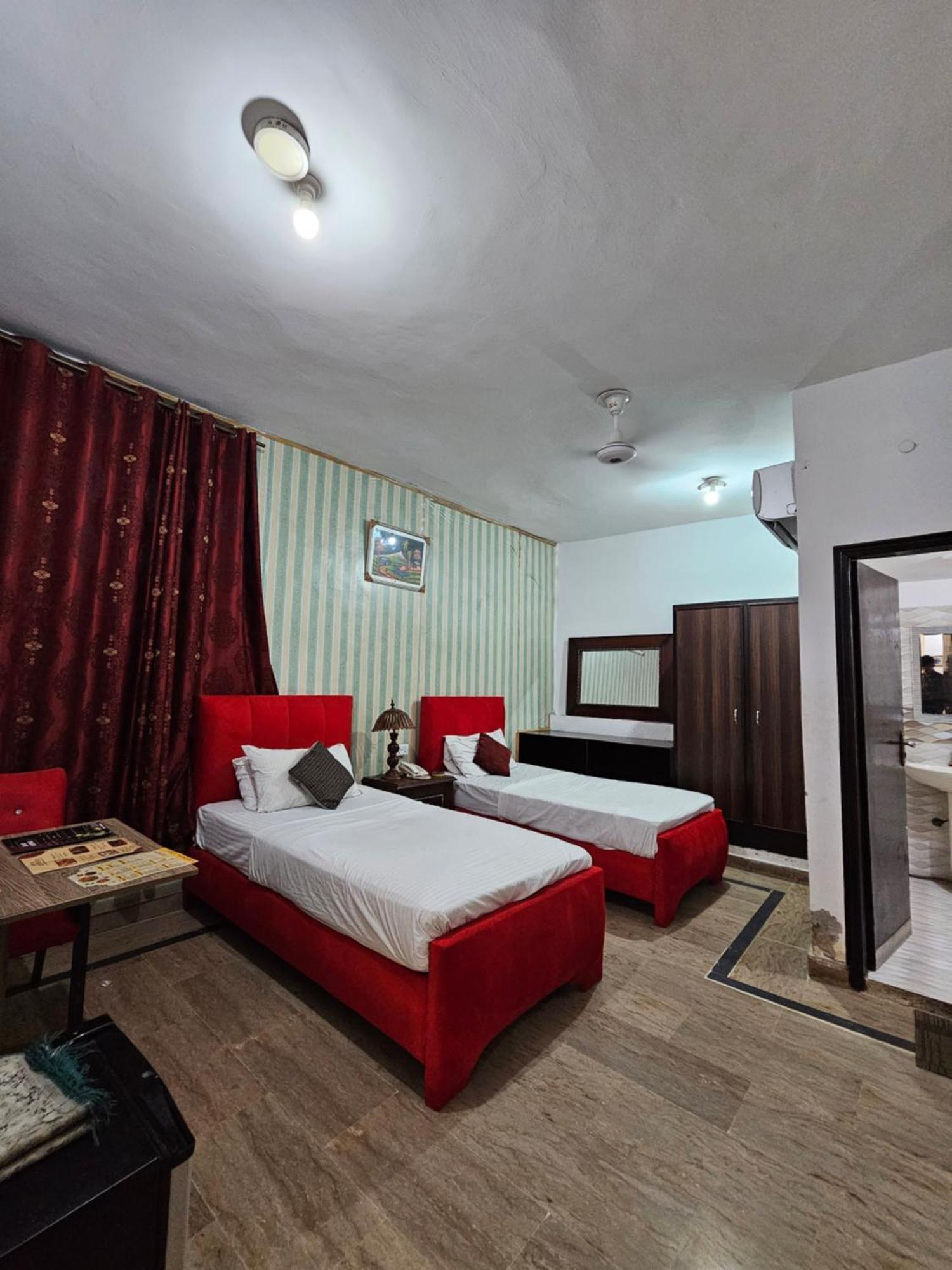 Hotel Tulip Inn, Gulberg Lahore Exterior foto