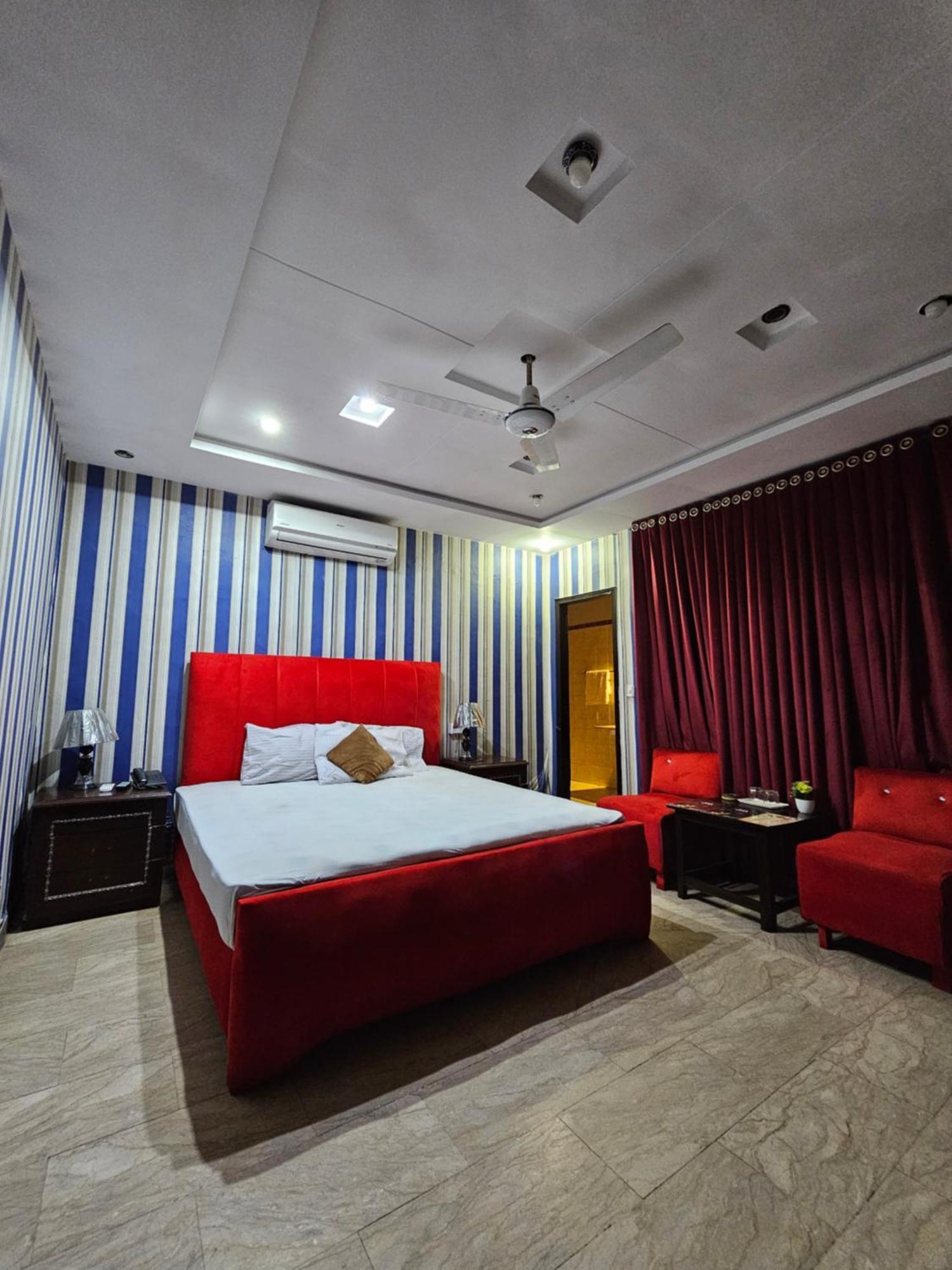 Hotel Tulip Inn, Gulberg Lahore Exterior foto
