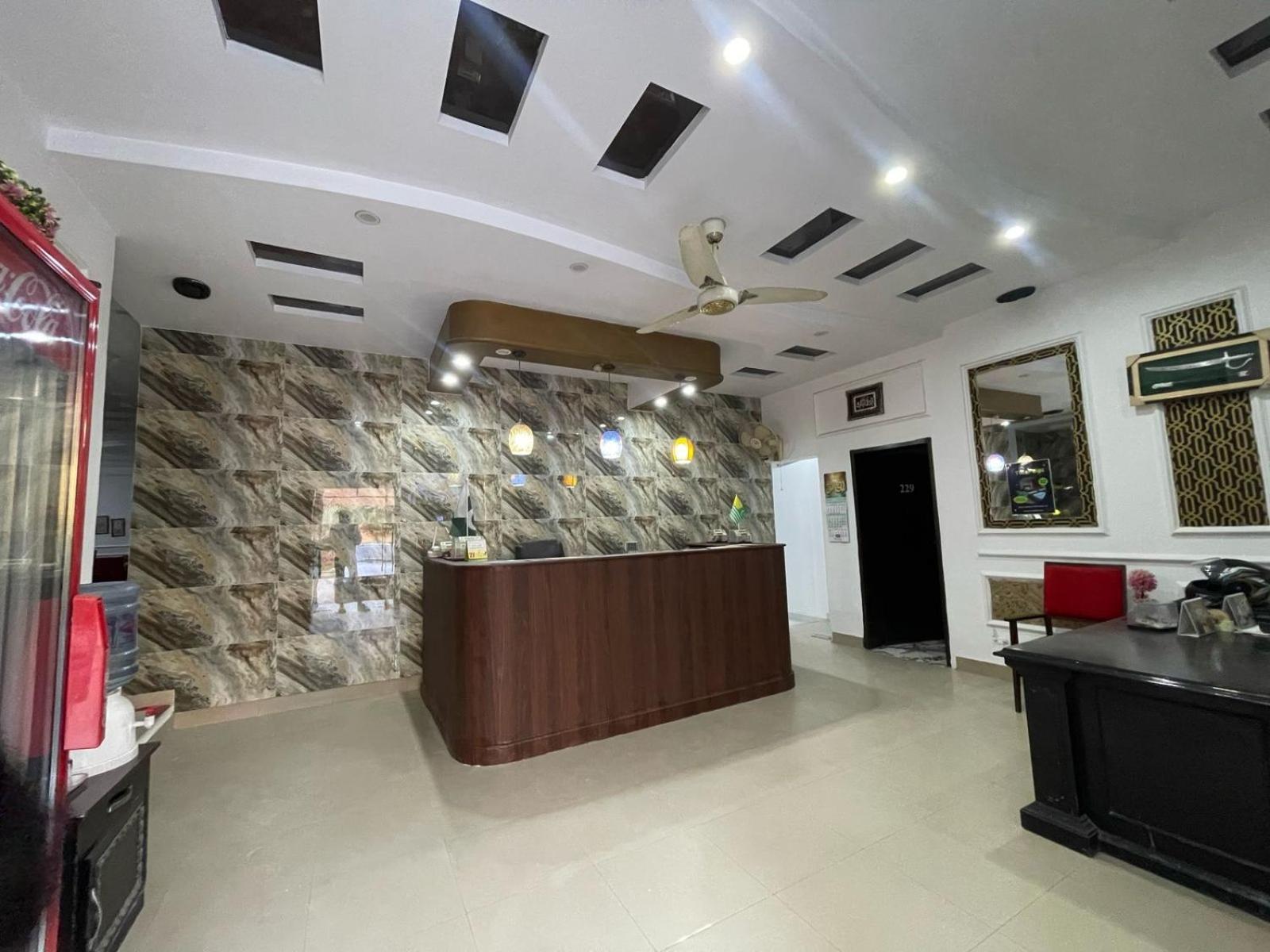 Hotel Tulip Inn, Gulberg Lahore Exterior foto